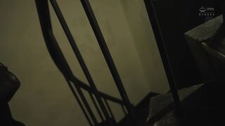 JUR-698 ハプニングバー人妻NTR 「あなたのためよ…」と言っていた妻がいつしか群がる男たちに夢中になっていた。 日下部加奈 玉木くるみ