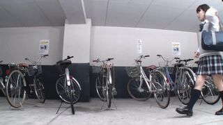 AP-180 チャリ通女子校生痴漢 サドルとアソコが擦れて超敏感状態のミニスカ無防備女子校生を痴漢しまくって失禁するほど感じさせろ！！