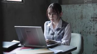 ATID-661C 満員電車で毎朝媚薬オイルを塗られて乳首イキ開発されてしまった巨乳OL 梓ヒカリ