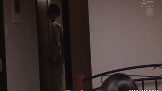 【モザイク破壊】JUY-859 父親の再婚相手がどストライク過ぎて距離を取ってた僕にスキンシップを図ろうと無自覚に豊満すぎる肉体で迫ってくる義母 大森しずか