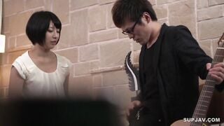 【モザイク破壊】MIST-005 あのK●大 元ミスキャンパス女子アナウンサー まさかのAV出演？！画面外で過激セクハラ初体験！ アーティストにオフレコ接吻手コキ！ 食レ
