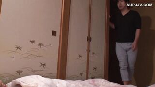 【モザイク破壊】VENU-517 父が出かけて2秒でセックスする母と息子 谷原希美