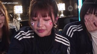 【モザイク破壊】VRNC-059 ゴールイン！美少女サポーター達とスタジアム外で秘密のオフサイド！【みゆ/ゆみ/れい/りん】Ver.れい＆りん