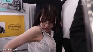 【モザイク破壊】START-496 いつも駅で見かける安産型芋っこOLは雨なのに傘もささず電車に乗る’臭わせ’痴女だった。透けた下着で蒸れたマ〇コを何度も嗅がせてくるから