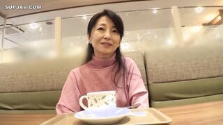 328HMDNV-920 料理教室の生徒たちからモテまくる美魔女先生 衰え知らずのヤリたがりマ〇コに大量中出し!!