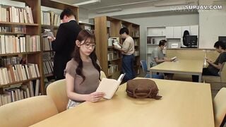 【モザイク破壊】START-528 通学中に読書にふける文系女子大生が吊り革拘束立ちバックで膝ガク潮吹き お漏らししながらイク快感が忘れられず痴〇好みの女に… 一宮るい