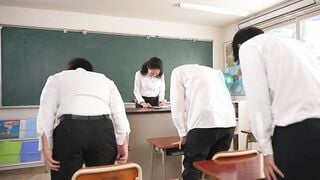 ROE-495 ウブで可愛い教え子の巨チンの誘惑に負けた私は、放課後…学校で…、密かに…何度も…、中出しセックスしてしまった…。