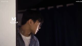 麻豆传媒MAN0005 赤裸 勇敢追爱vs 臣服现实 陈凡