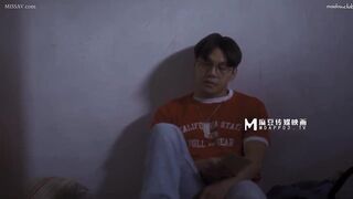 麻豆传媒MAN0005 赤裸 勇敢追爱vs 臣服现实 陈凡