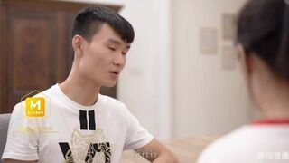 麻豆传媒MD0044 兄妹蕉谈 哥哥手把手教学近亲之间的荒唐性爱