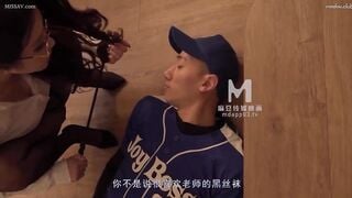 麻豆传媒MD0214 女王教室 想射出来可要乖乖听话 苏語棠