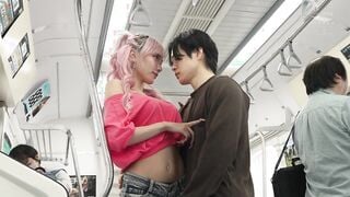 HMN-858 出没！逆痴●ギャル 気弱そうな男の股間をむぎゅっと握ってナマ挿入を誘惑する痴女のいる痴●電車 春陽モカ