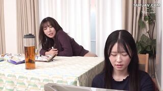 【モザイク破壊】UZU-036 無反応セックス こう見えて、わたし。いま、不審者に脅迫されてチ●ポ挿入中なんです。助けを求めるのはダメらしく、目の前の友達にバレないように