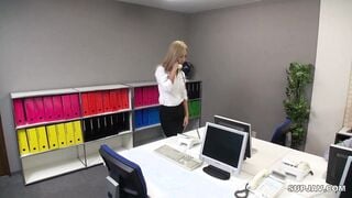 【モザイク破壊】MIST-043 仕事のミスに付け込んで、凹んでる女子社員を慰めるふりして中出し！平謝りしているときの90度に突き出したお尻に触りたくて…