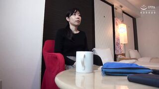 C-2379 熟女妻面接ハメ撮り 四十路妻、悶える…［三］