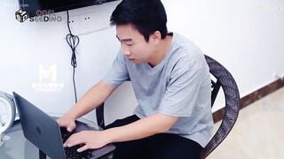 麻豆传媒MSD064 淫荡的新邻居难以按耐的赤裸挑逗 郭童童