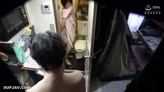 【モザイク破壊】C-2794 自分の部屋に泊まることになった妻の女友達 「人妻珠美さん（仮名）三十八歳」に当然のように手を出してしまうワタシ