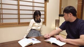 SCOP-601 教え子に好かれすぎた私 突然家にやって来られて妻がいる前でも全くのお構いなし