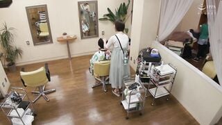 AKDL-086 母親に連れて来られた息子を痴女る 魔性☆美容室 「ボクのオチ○チン大きいね、お姉さん将来が楽しみだな」 美容師 みう あけみみう