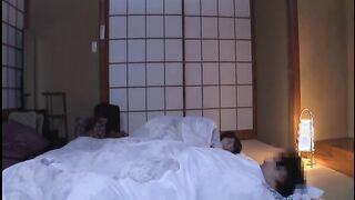 GDTM-116 與妹妹獨自溫泉旅行奇蹟發生！晚上睡覺的時候，睡不好的姊姊就趴在我的蒲團上！而且，我因為離她的巨乳太近而勃起了，以至於我無法呼吸…