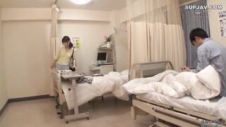 【モザイク破壊】GS-195 彼氏のお見舞いにやって来たソソるミニスカ女子。その彼氏は下半身が骨折したらしくエッチ不能、それに比べて俺は退院間近で性欲ギンギン！すると欲求