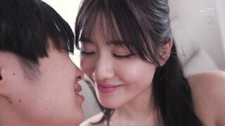JUR-747 학생 아파트 관리인 나오 씨에게 동정을 빼앗긴 날부터 졸업할 때까지, 유혹에 이끌려 질내 사정 섹스에 빠져 지낸 마지막 청춘 시절. 진구지 나오