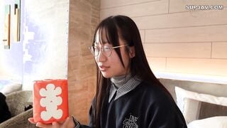 HMRK-043 【新シリーズ】【痙攣爆イキめがね女子】東●大学に通う高学歴インテリJD！知性の裏に潜むエロへの探求心が止まらない！スパンキング、イラマチオ…ご所望の刺激