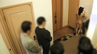 EBOD-510 マ●コ！アナル！ヌキ挿し！丸ごと大公開！！変態集団の注目を浴び続ける究極羞恥！！朝から晩まで全裸本番マナ板ショー 鈴木真夕