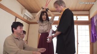 [Мозаика уничтожена] ДВРТ-026 «Посвящаю свою дочь...» Обучение оплодотворению, осеменению СЕКС на глазах у родителей Эна Коуме