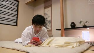 VNDS-7084C 在人妻回春美容店指名了很像母親的美熟女…來的就是母親