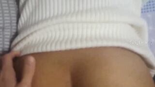 2년 반 동안 동거한 여자친구의 섹스 영상이 유출됐고, 보지에 빠르게 삽입돼 백즙이 흘러나왔다.