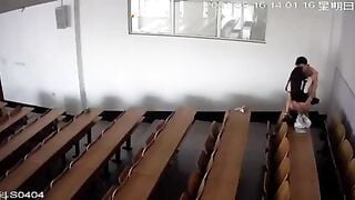 在教室裡面打砲