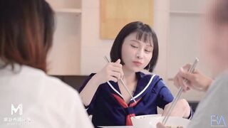 Royal Chinese Media の最新 3 コレクション - コケティッシュな妹が妹のボーイフレンドをこっそり食べる