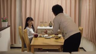 ADN-331 쓰레기 저택에 사는 변태 아버지에 매일 질 내 사정된 유부녀. 하츠카와 미나미