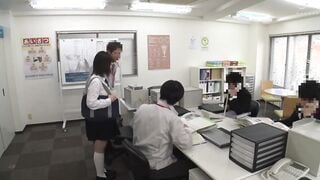 HUNTB-082 Ang mga nagsasanay ngayon ay mga babaeng mag-aaral na may magagandang ngiti na naglalayong maging ``mga customer service worker,'' ``tagapag-alaga,'' o ``career na babae.'' una…