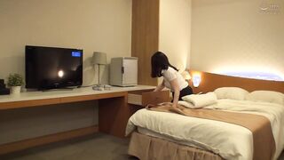 DVDMS-704 一般男女モニタリングAV 職場の同僚ドッキリ企画 出張先のビジネスホテルで憧れの女先輩と後輩男子が2人っきりでまさかまさかの相部屋宿泊！次々と巻き起こ