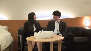 DVDMS-704 一般男女モニタリングAV 職場の同僚ドッキリ企画 出張先のビジネスホテルで憧れの女先輩と後輩男子が2人っきりでまさかまさかの相部屋宿泊！次々と巻き起こ
