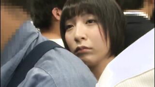 AP-307 小姐，對不起。不是故意要磨蹭妳啦，是人太多摩擦害我勃起的，但...你插進來了？