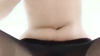 무석 미인 'Tian Xiaohui'는 검은 색 스타킹을 신고 아름다운 엉덩이와 섹스를하는 모습을 뒤에서 몰래 촬영했고 비명을 멈출 수 없었습니다.