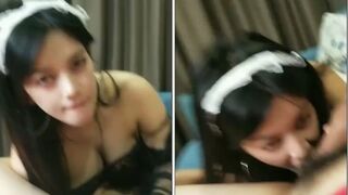 중국 노인이 큰 가슴을 가진 태국 젊은 여성과 싸우는데, 검은색 시스루 의상을 입고 그녀의 가슴을 문지르고, 그녀의 가슴을 만지고, 그녀의 얼굴을 타고 그녀와 섹스를 한다.