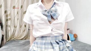 트위터의 새로운 복지 소녀 [Xia Hua]는 흰색 스타킹 끈을 입은 아름다운 JK 소녀로 그녀의 두꺼운 성기를 그림자없이 아름다운 보지에 삽입하고 보지를 뿜어냅니다.왜 액체입니까?