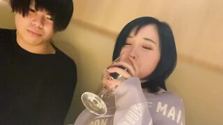 476MLA-044 100% Slut Amateur La fille excitée aux cheveux flashy et aux gros seins qui se promène dans la ville la nuit est une chienne polyvalente avec une barre basse pour l'érotisme ! Ayanami-chan et Nei-chan