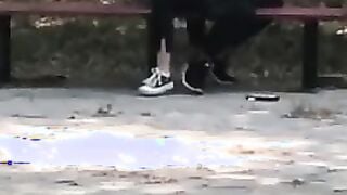 情侶在公園外面打砲