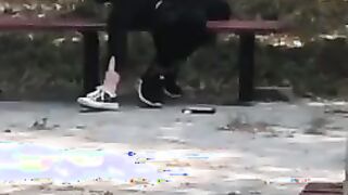 情侶在公園外面打砲