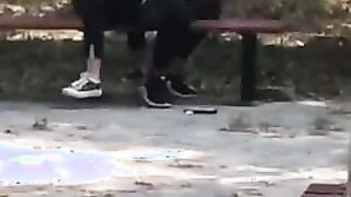 情侶在公園外面打砲