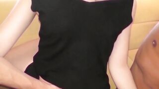 FC2-PPV-2244678 【個人撮影・乱交・中出し】疼き続ける体は他人棒挿入を家よりも優先させてしまう華奢な奥様　そして、遂に膣奥へ出された精液