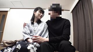 328HMDN-425 【ドマゾ】ハプバーで出会った薄幸美人。むっつり人妻に声かけお持ち帰り。巨根イラマでイッちゃうクリ喉ちんこ&敏感潮吹き子宮に大量ぶっかけ孕ませ中出し