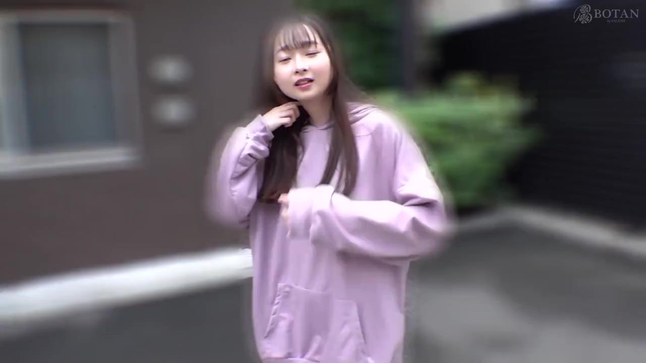 ノーパン リモバイ VOTAN-108 ノーパンに見える服装で本当にパンツを履かずに野外リモバイ絶頂デート