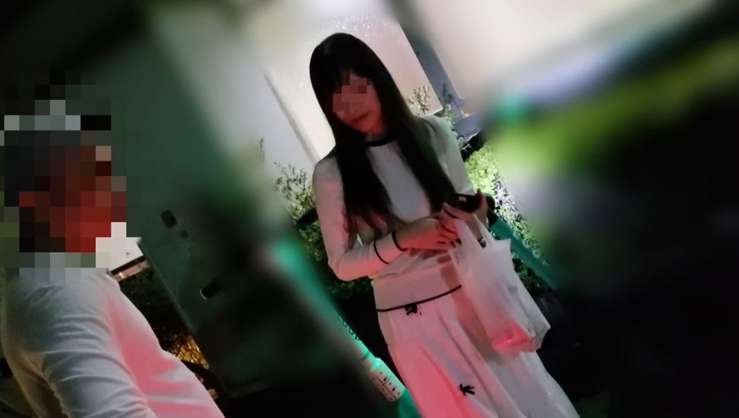 【個人】薄ら笑い若妻 また逃げるも確保のすえ祖◯宅でお仕置き3Pで堪らず何度も果てて 大量膣内回収