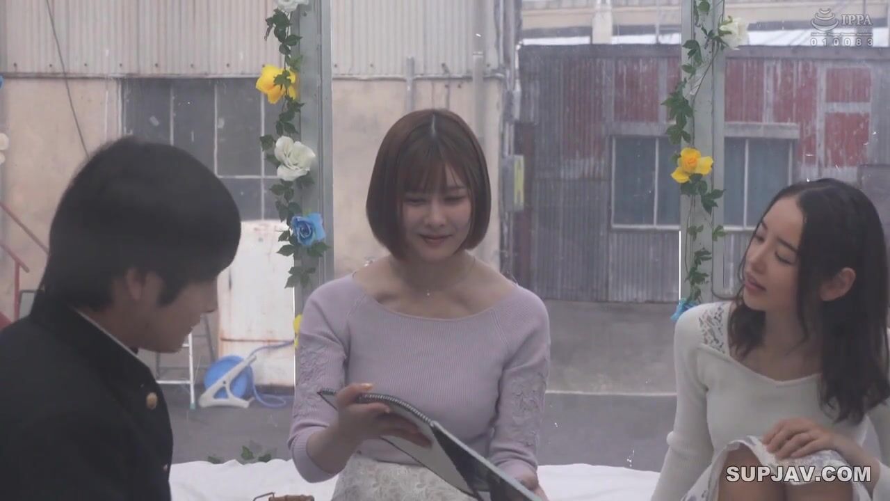 輪姦!!マジックミラー号　無修正 モザイク破壊】DVMM-185 顔出しMM号 美人妻限定 ザ・マジックミラー 仲良しママ友対抗！童貞逆ナンパ射精バトル！！ 4  出会ったばかりの年下童貞を人妻が恥じらい